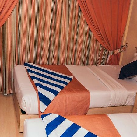 אל מיניה Hotel Ship Queen Isis Elminya מראה חיצוני תמונה