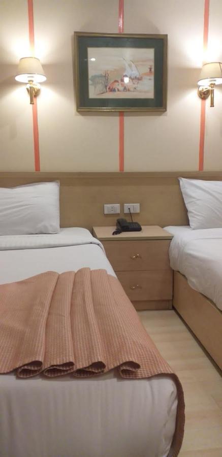 אל מיניה Hotel Ship Queen Isis Elminya מראה חיצוני תמונה