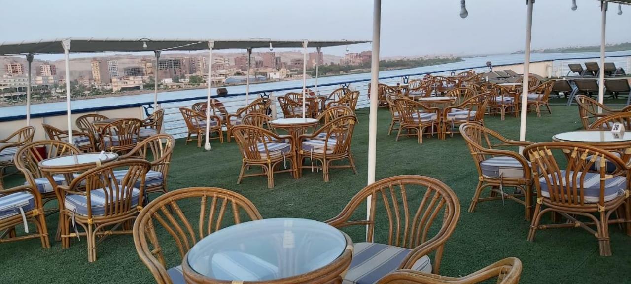 אל מיניה Hotel Ship Queen Isis Elminya מראה חיצוני תמונה