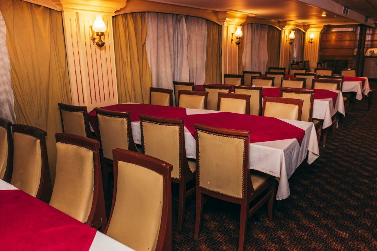 אל מיניה Hotel Ship Queen Isis Elminya מראה חיצוני תמונה